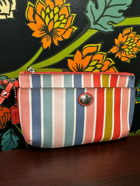 Wristlets / wallets / pouches / winners choice - Picture 6 of 7